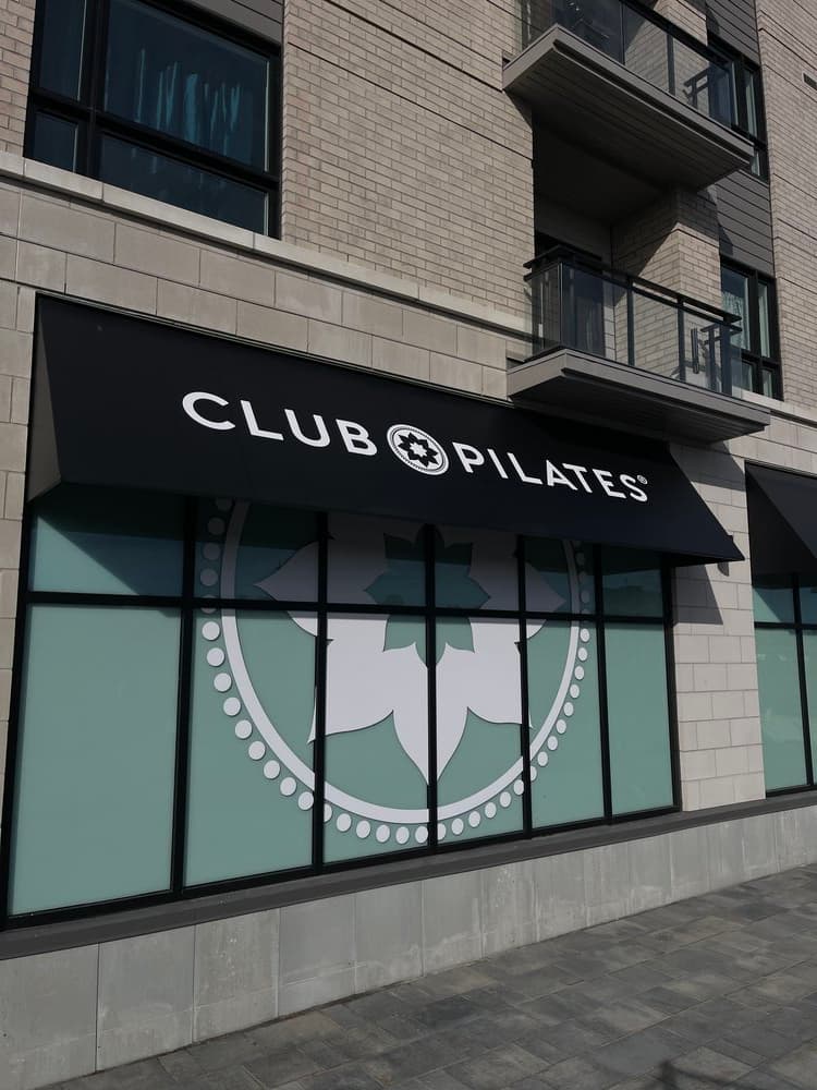 Cut vinyl window graphics Ottawa retail