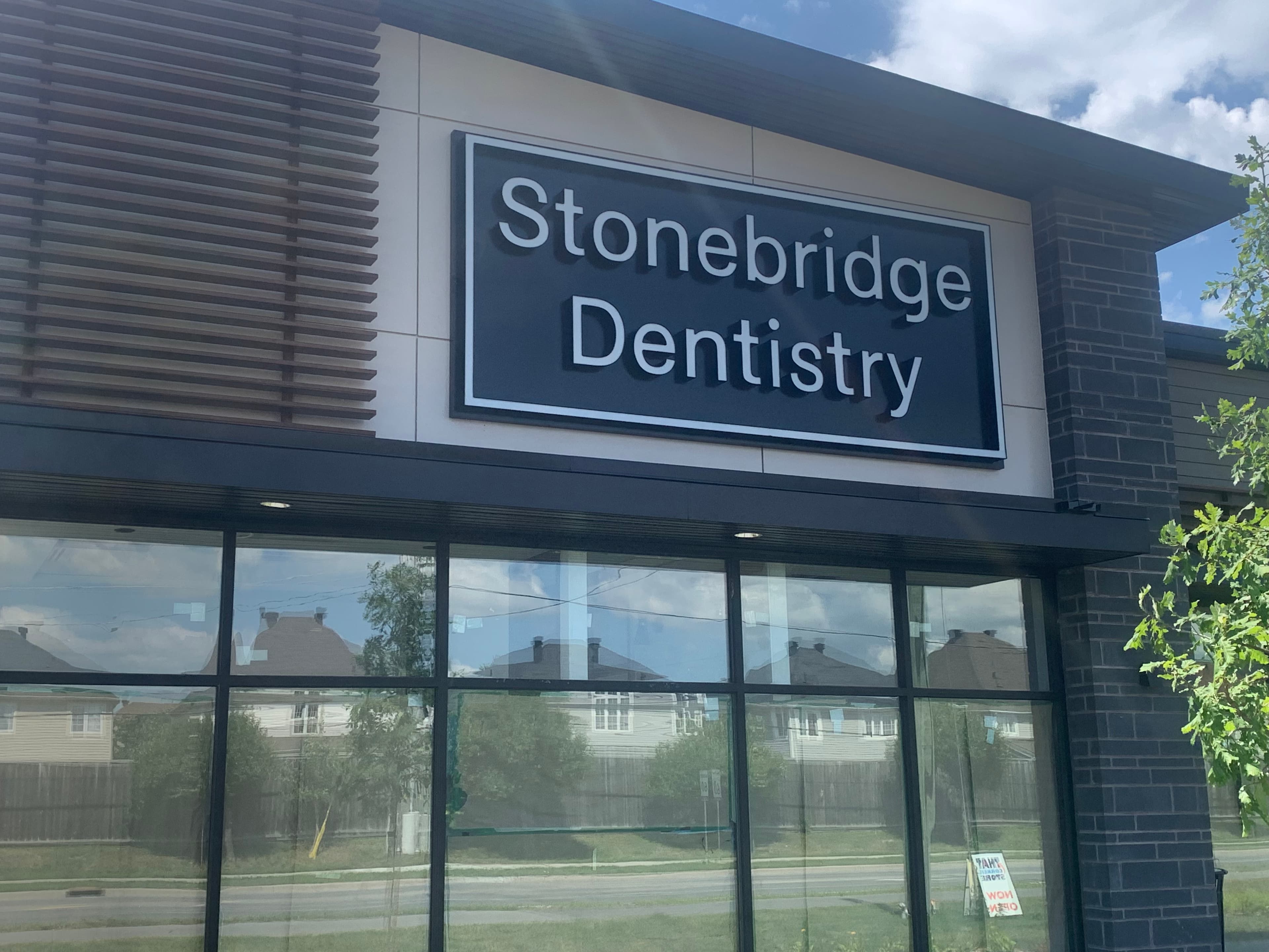 Stonebridge Dentistry – Exterior signage