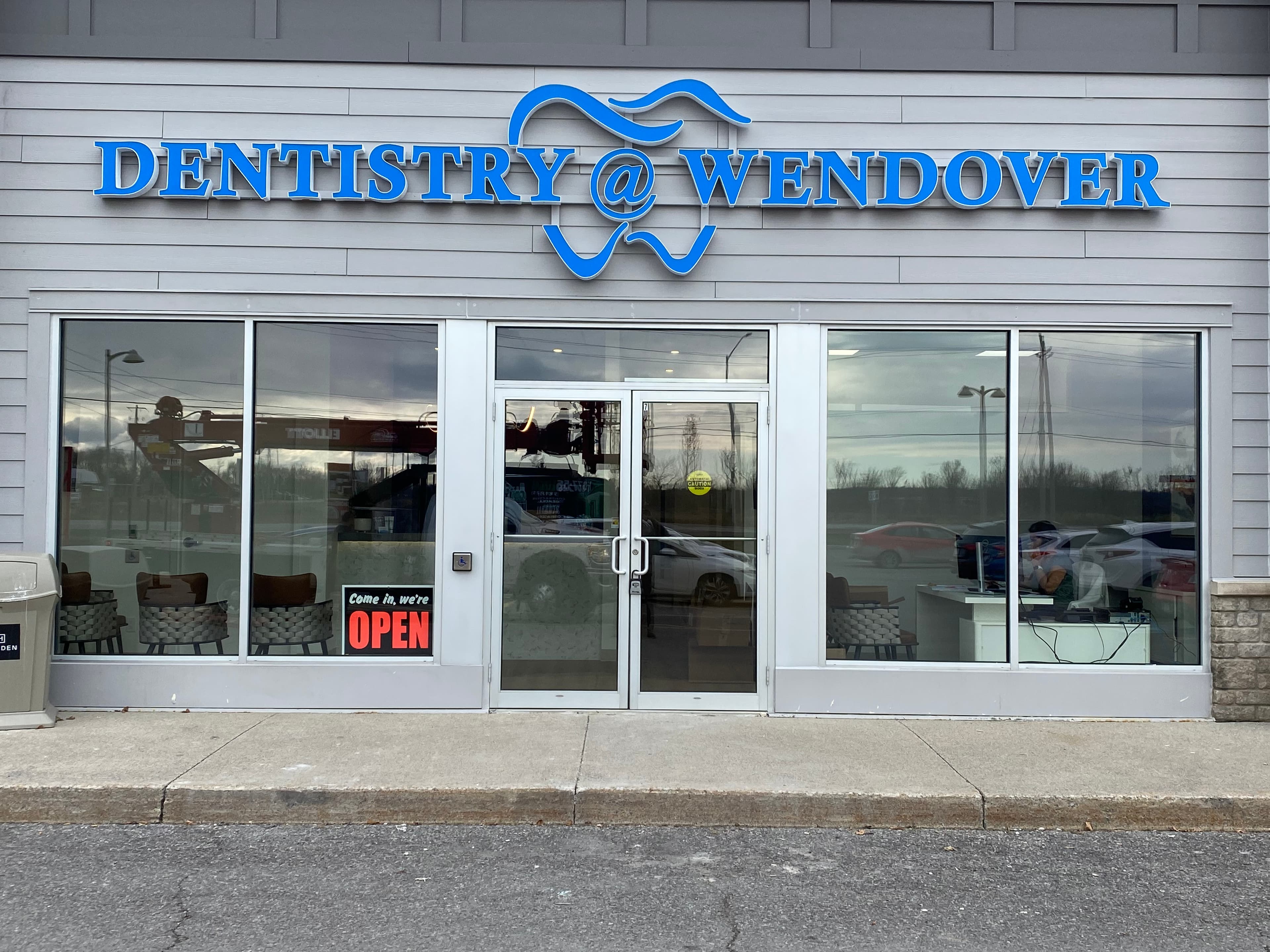Triadent Dental – Full storefront signage